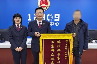 泰晤士报：欧会杯赛前华沙球迷与英国警方发生冲突，三名警察受伤